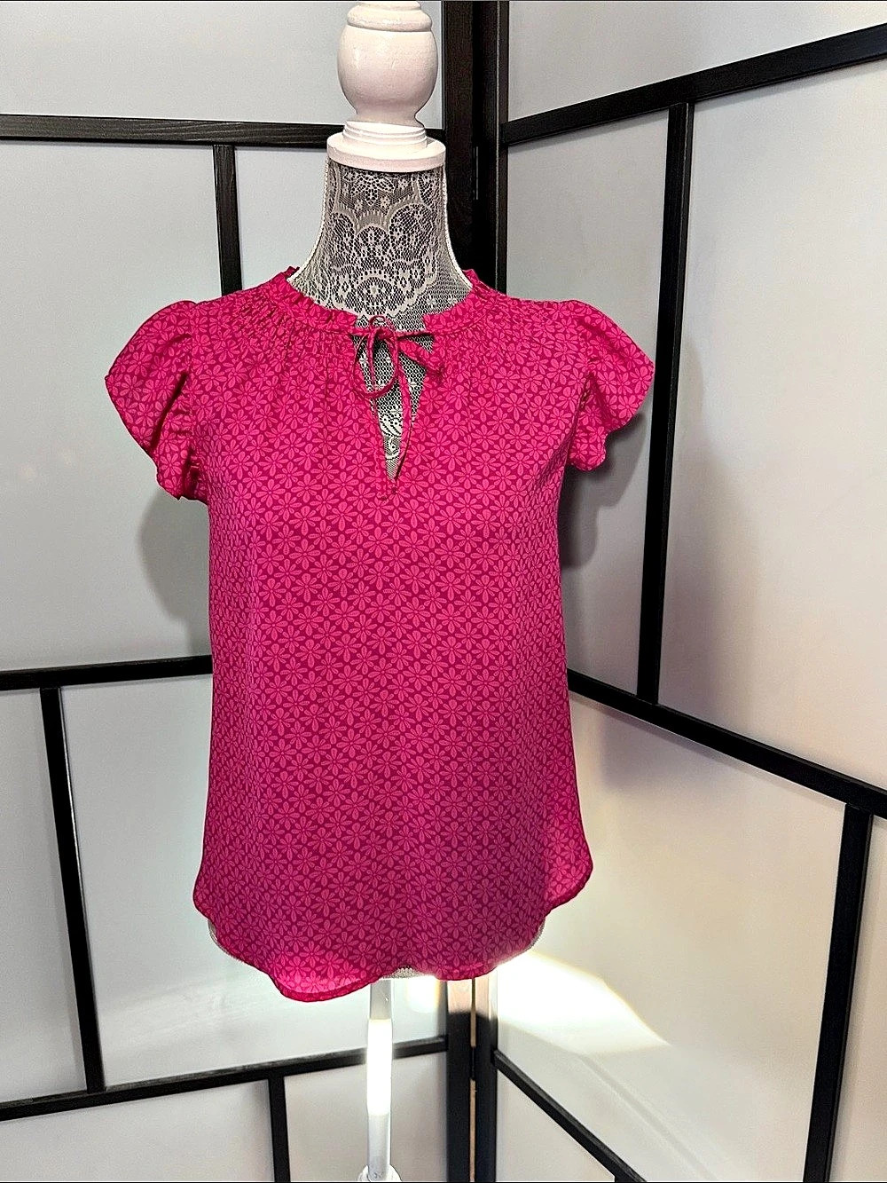 LOFT Floral Blouse in Pink Size XS Like New